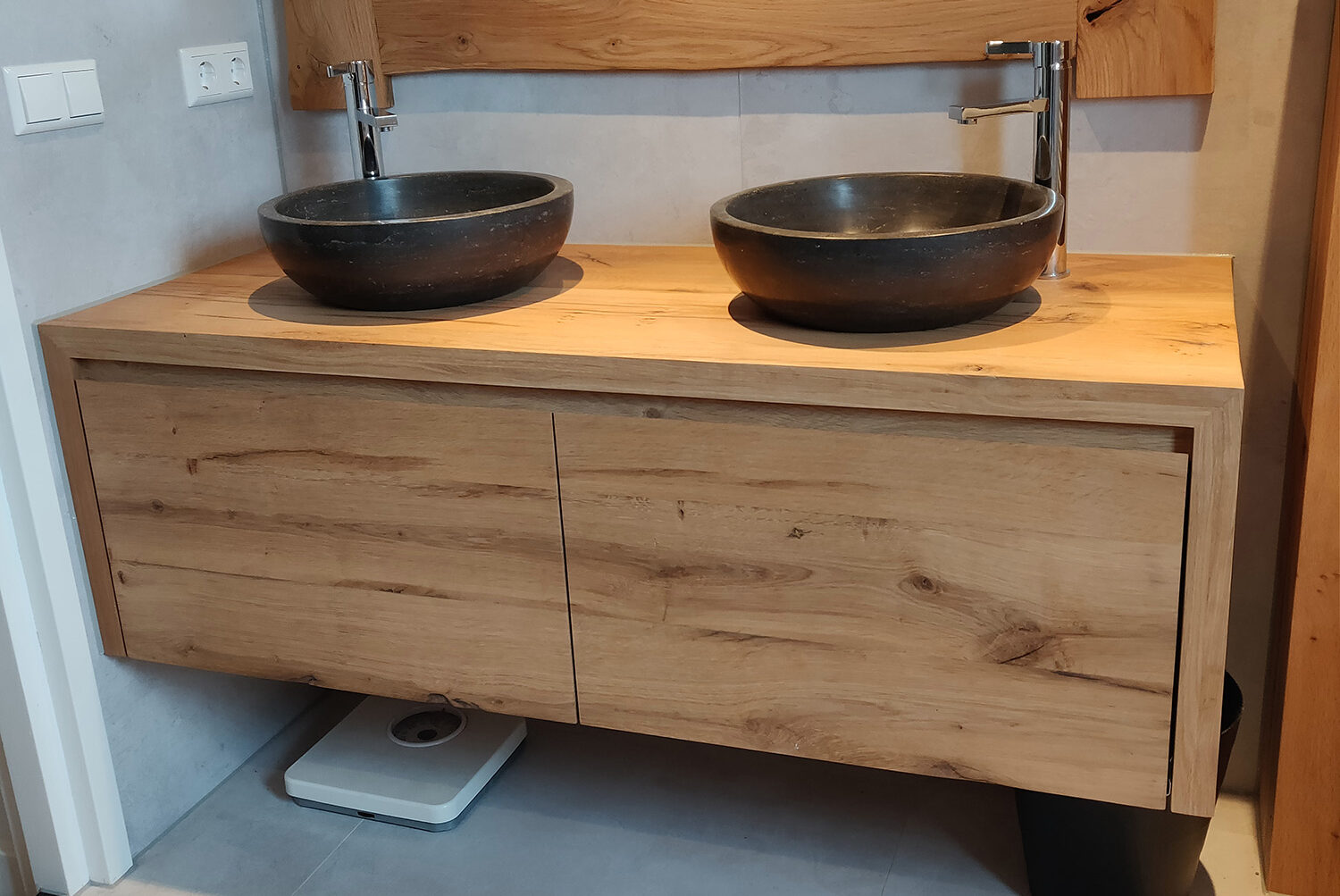 Badkamer meubel van rustiek eiken