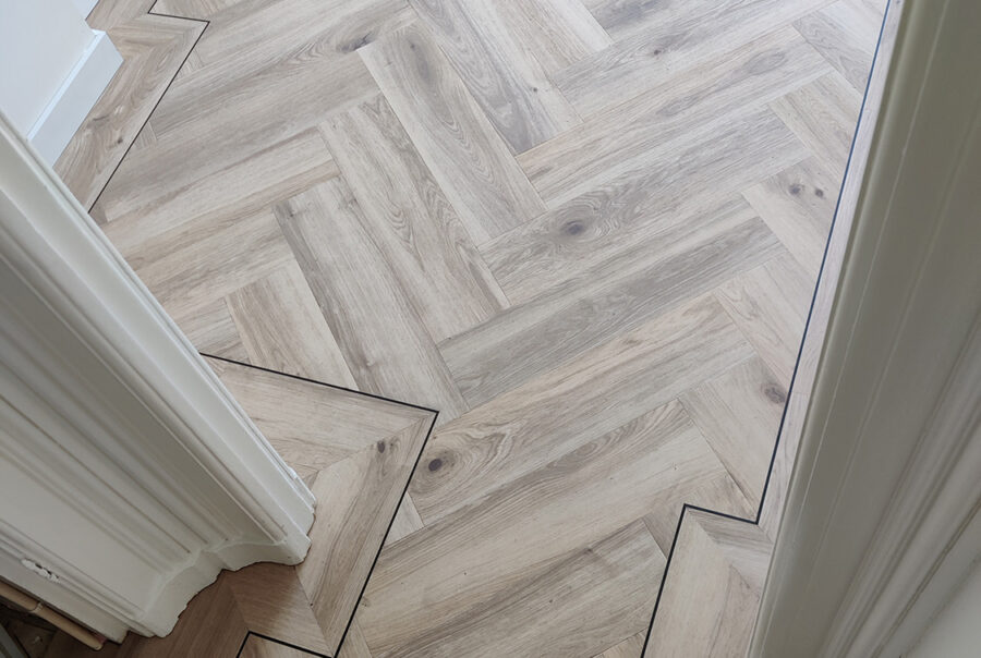 Visgraat vloer maatwerk door SB Houtwerk