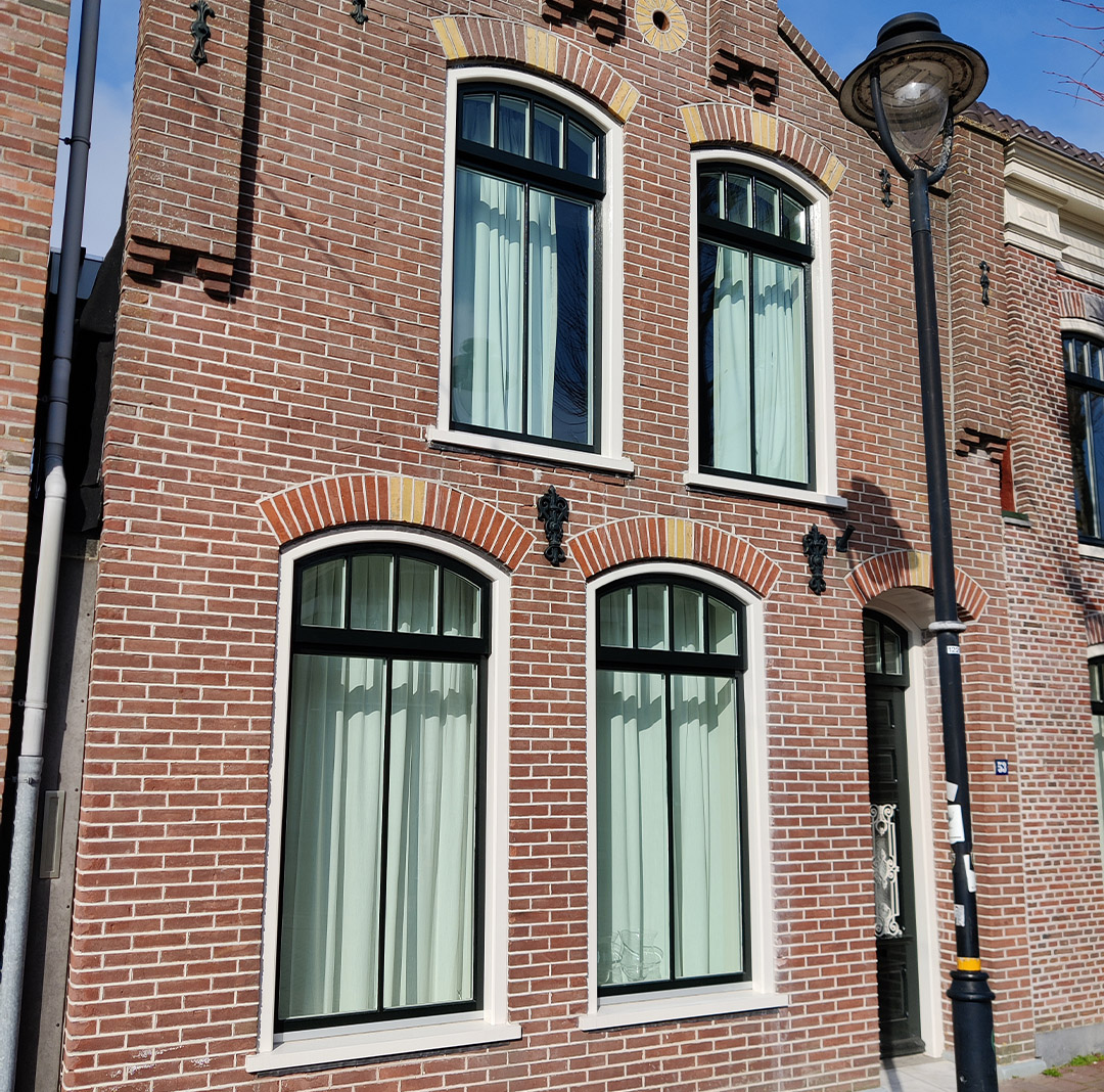 Vooraanzicht pand Schagen door SB Houtwerk