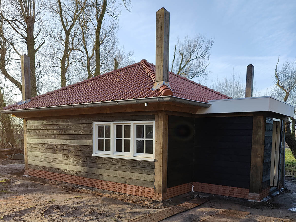 Zijaanzicht hooibergwoning door SB Houtwerk